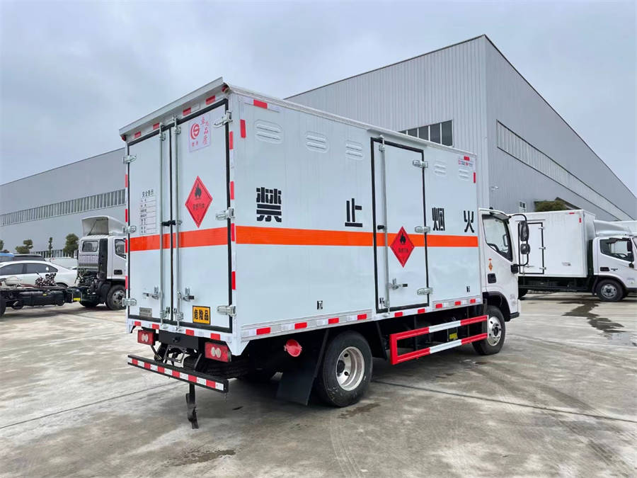 4米2福田歐馬可（藍(lán)牌）爆破器材運(yùn)輸車