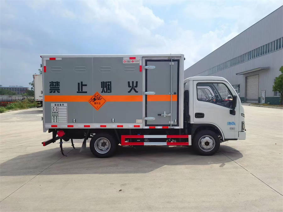 3米4躍進(jìn)（藍(lán)牌）爆破器材運(yùn)輸車