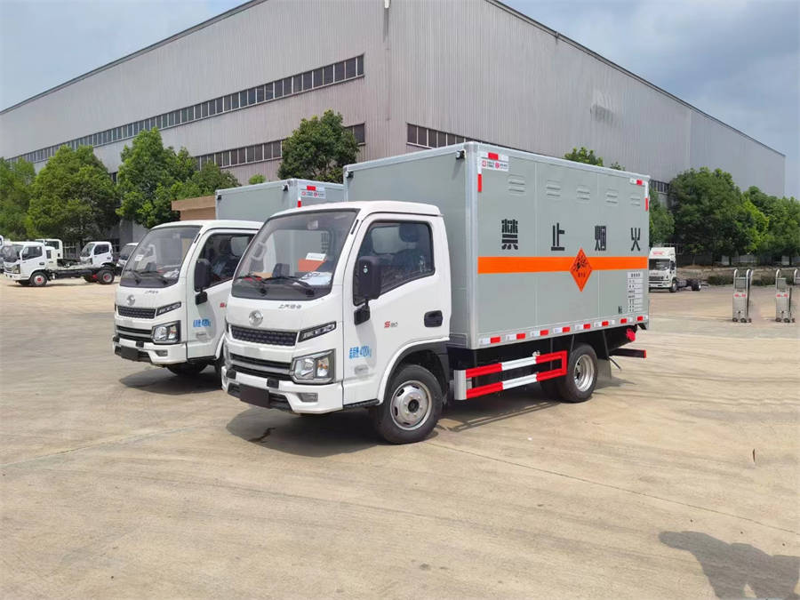 3米4躍進(jìn)（藍(lán)牌）爆破器材運(yùn)輸車