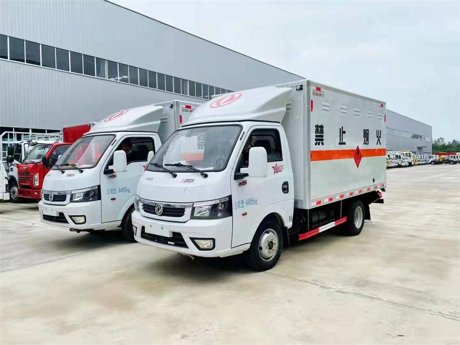 3米3東風(fēng)途逸（藍(lán)牌）易燃液體廂式車