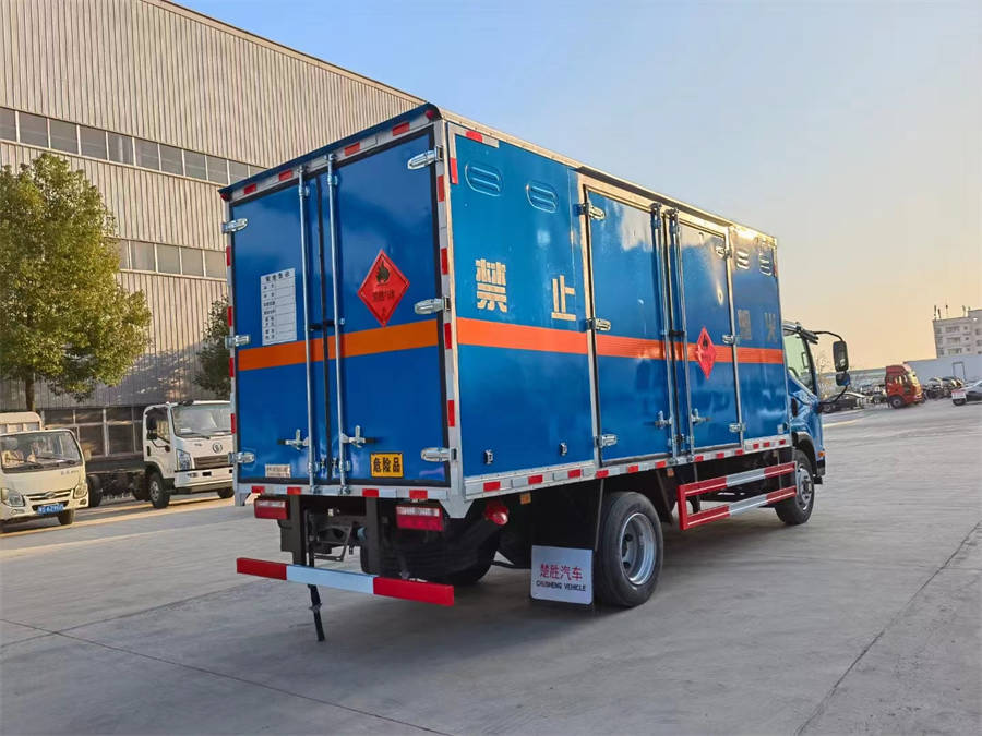 5米2解放易燃液體廂式運(yùn)輸車