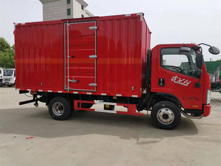 4米2解放（藍(lán)牌）易燃液體廂式車