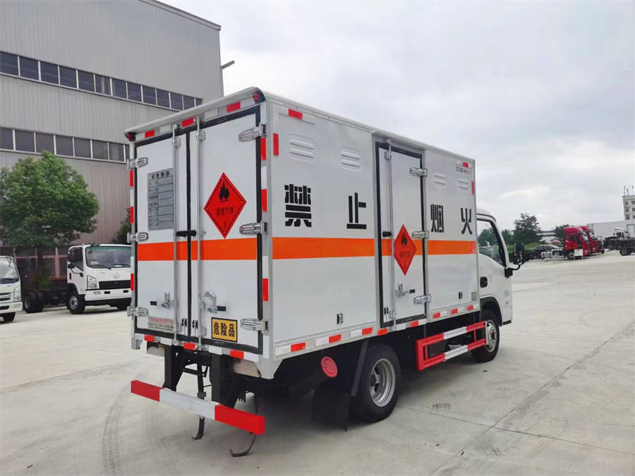 3米3躍進（藍牌）易燃液體廂式車