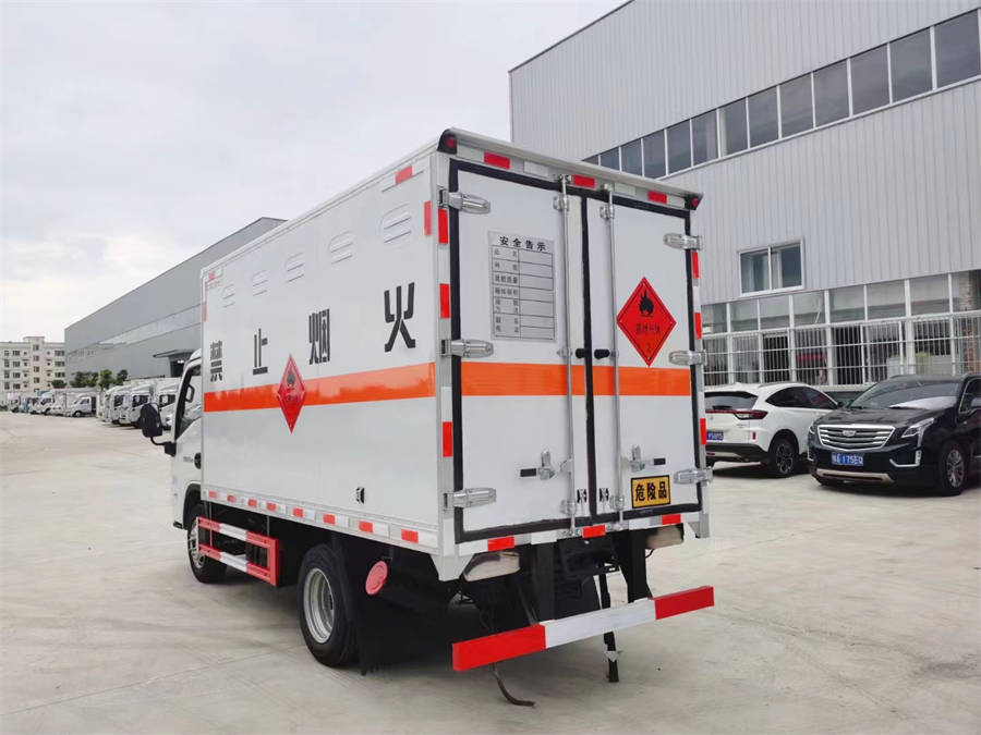 3米3躍進（藍牌）易燃液體廂式車