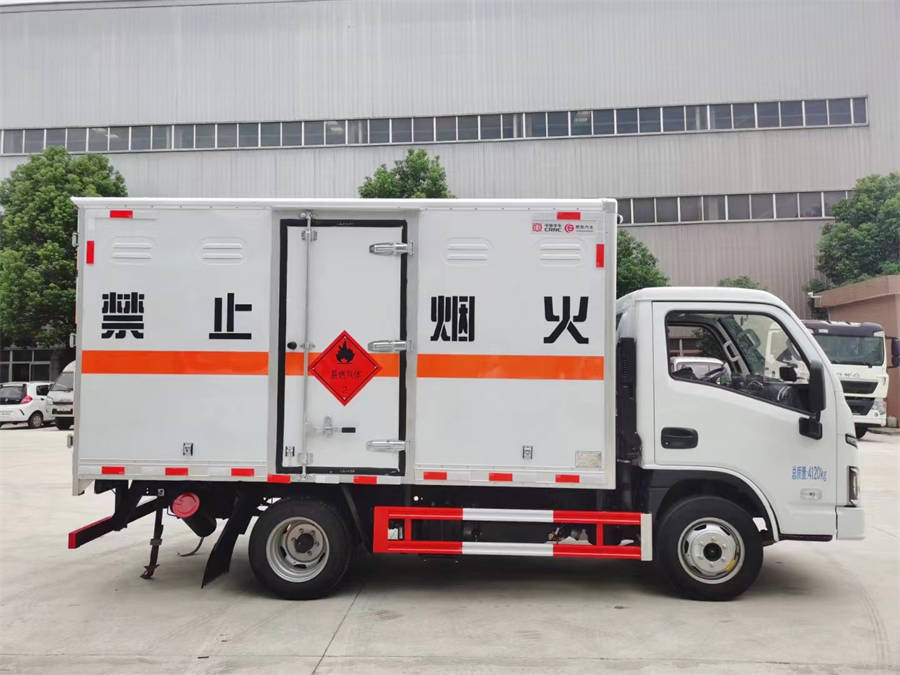 3米3躍進（藍牌）易燃液體廂式車