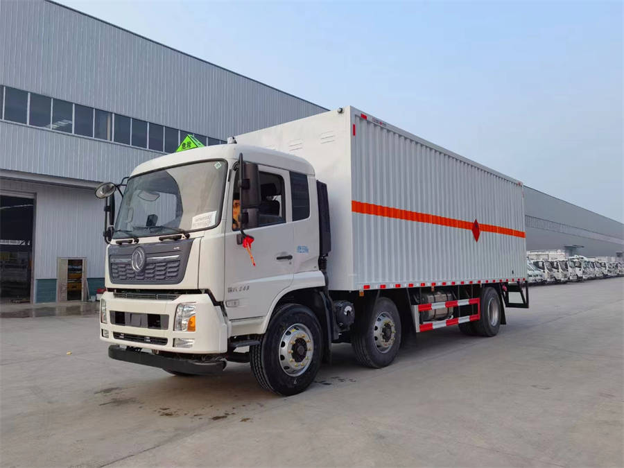 8米6東風(fēng)天錦小三軸雜項(xiàng)運(yùn)輸車(chē)