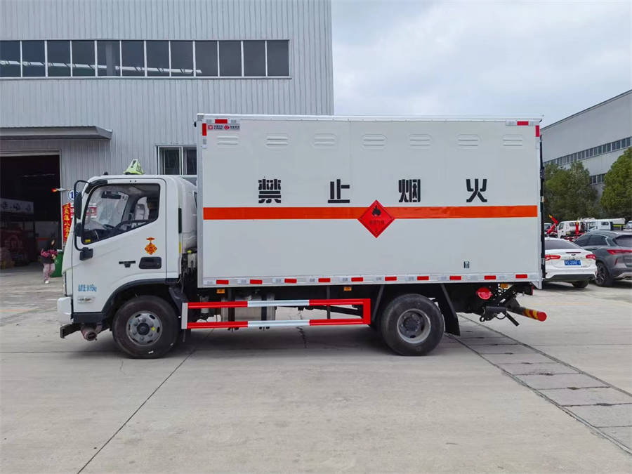 5米2福田歐馬可雜項(xiàng)運(yùn)輸車