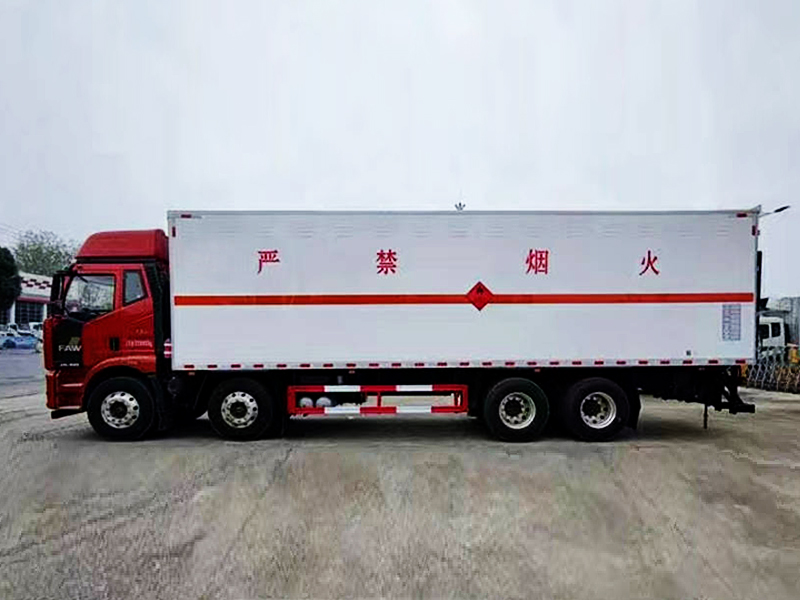 青島解放JK6 （前四后八）易燃?xì)怏w廂式運(yùn)輸車