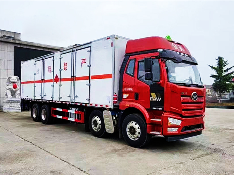 青島解放JK6 （前四后八）易燃?xì)怏w廂式運(yùn)輸車