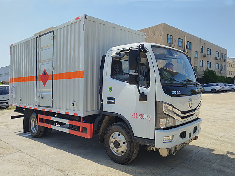 東風(fēng)多利卡D6（黃牌） 易燃?xì)怏w廂式運(yùn)輸車